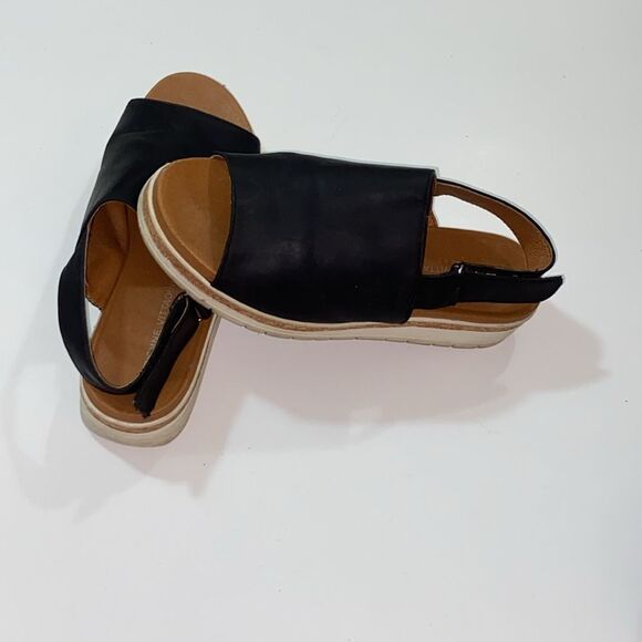 Adrienne Vittadini Sport Black and Tan Sandals Modern Design Women Size 8 - Picture 3 of 15